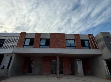 Casa · 150m² · 4 Ambientes · 2 Cocheras · Casa - Prados de Manantiales