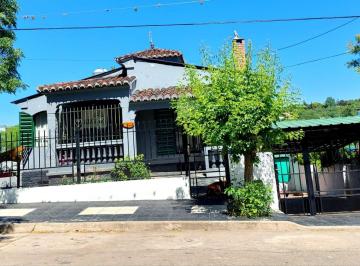 Casa · 900m² · 4 Ambientes · Casa en Venta - 3 Dorm. 3 Baños - Córdoba