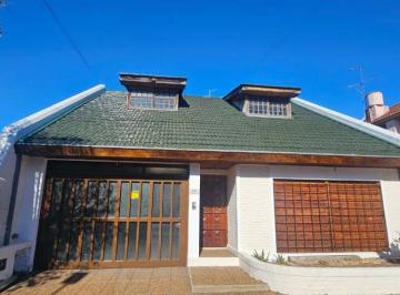 Casa de 4 ambientes, General San Martín · Venta Casa 4 Ambientes con Jardin Parrilla y Cochera Ballester