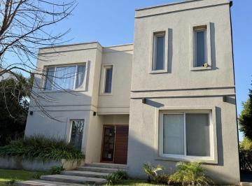 Casa · 200m² · 5 Ambientes · 1 Cochera · Oportunidad! Alquiler Casa 240 m² en Los Castaños, Nordelta.