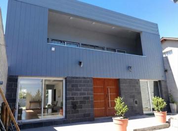 Casa · 320m² · 6 Ambientes · Casa en Esquel + 2 Departamentos - Apto Crédito