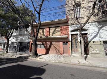 Casa · 438m² · 6 Ambientes · 1 Cochera · 3 PH en Block en Lote de 293 m² en Constitucion Al 2100 - 535 m² Totales