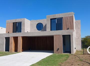 Casa · 264m² · 6 Ambientes · 2 Cocheras · Casa Moderna en Venta 3 Dorm en Suite - Pilará, Tilbury.