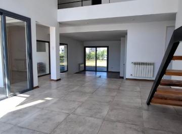 Casa · 240m² · 5 Ambientes · 3 Cocheras · Casa en Alquiler Anual Canning Barrio Los Talas