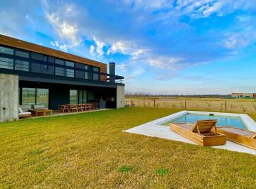 Casa · 288m² · 6 Ambientes · 4 Cocheras · Casa en Venta en Puertos con Piscina y a Estrenar
