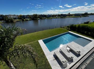 Casa · 356m² · 7 Ambientes · 4 Cocheras · Casa en Venta de 7 Ambientes con Pileta Al Lago en Canton Islas Excelente Calidad Constructiva