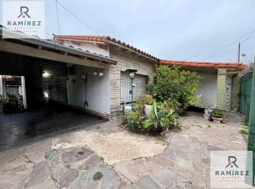 Casa · 80m² · 4 Ambientes · 2 Cocheras · Casa en Bella Vista