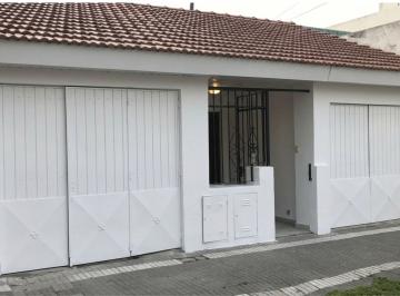 Casa de 3 ambientes, Lomas de Zamora · Dueño Directo Casa de 2 Dorm. con Cochera - Jacinto Rosso 452