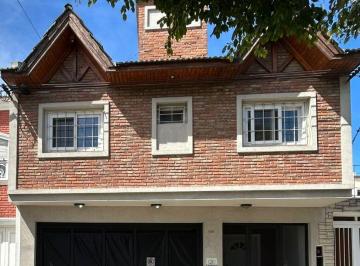 Casa de 6 ambientes, La Plata · Casa en Alquiler 3 Dorm. C/ Cochera en La Plata