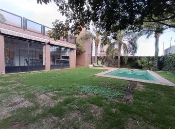 Casa · 230m² · 14 Ambientes · 1 Cochera · Casa en Alquiler - 3 Dorm. - Villa Allende