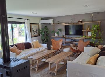 Casa · 91m² · 3 Ambientes · 4 Cocheras · Casa en Alquiler Temporario en Chacras del Ocho, Al Lado de Pilará