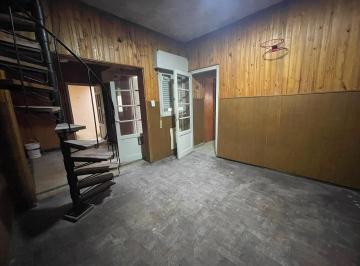 Casa · 70m² · 3 Ambientes · Venta Casa de Pasillo a Reciclar