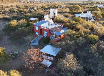 Casa · 329m² · 6 Ambientes · 4 Cocheras · Excepcional Finca Autosustentable con Tres Viviendas