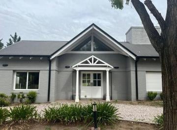 Casa de 4 ambientes, Bahía Blanca · Vendemos Chalet Pago Chico - Apto Credito