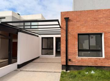 PH · 70m² · 4 Ambientes · 1 Cochera · Duplex de 2 Dorm. a Estrenar de Doble Altiura en Rincones de Manantiales