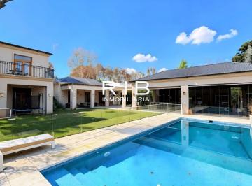 Casa de 6 ambientes, Pilar · Excepcional Propiedad Estilo Neoclásico - Italiano