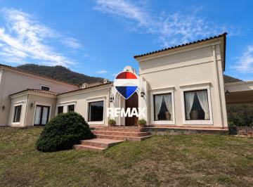 Casa · 850m² · 9 Ambientes · 2 Cocheras · Venta Casa Valle Escondido 6 Dorm. y Pileta
