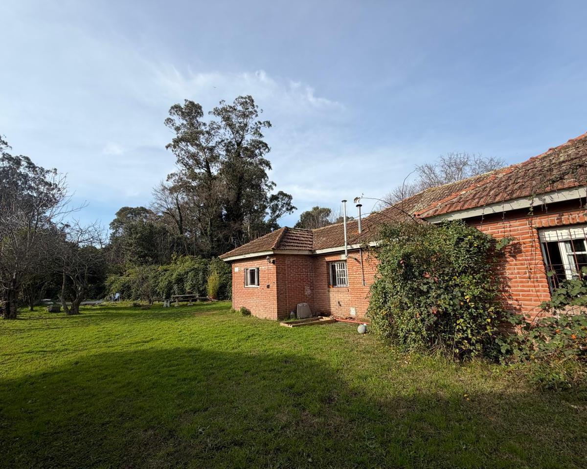 Casa de 4 ambientes con gran parque en lomas del golf