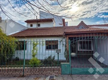 Casa · 148m² · 5 Ambientes · 1 Cochera · En Venta | Casa de 3 Dorm. | Apto Credito | Barrio Villa Farrel | Neuquén