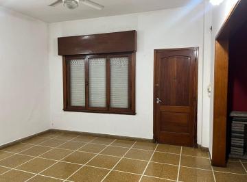 Casa de 5 ambientes, Tres de Febrero · 2 PH en Block. en Venta o Alquiler. Uno de 3 Amb. y Otro de 2 Amb.