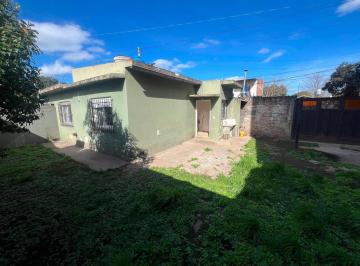 Casa · 200m² · 6 Ambientes · 4 Cocheras · Vendo 2 Casas Sobre Amplio Lote Moreno Zona Oeste