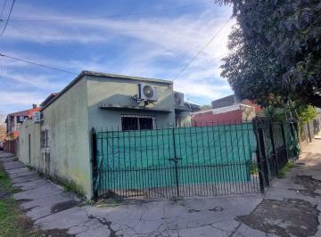 Casa · 200m² · 6 Ambientes · 4 Cocheras · Vendo 2 Casas Sobre Amplio Lote Moreno Zona Oeste