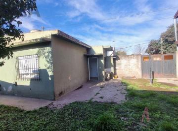 Casa · 200m² · 6 Ambientes · 4 Cocheras · Vendo 2 Casas Sobre Amplio Lote Moreno Zona Oeste
