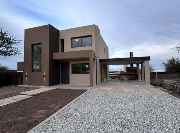 Casa · 188m² · 6 Ambientes · 2 Cocheras · Bela Vista - Apta Creditos