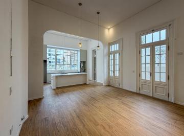 Casa · 210m² · 7 Ambientes · Casano en Planta Alta con 3 Dorm., Comodín y Terraza