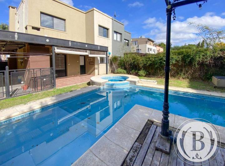 Casa · 189m² · 4 Ambientes · 2 Cocheras