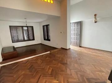 Casa · 172m² · 4 Ambientes · 1 Cochera · Casa en Venta - Crisol Sur