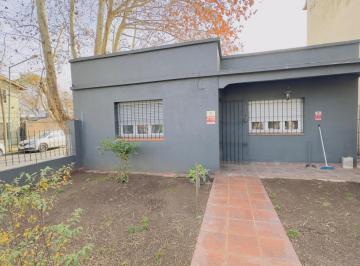 PH · 70m² · 3 Ambientes · 1 Cochera · Casa Tipo PH en Excelente Ubicacion de Boulogne