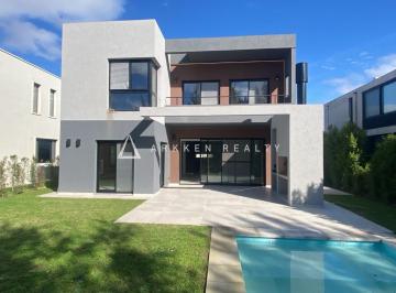 Casa · 224m² · 6 Ambientes · 2 Cocheras · Casa a Estrenar en Venta