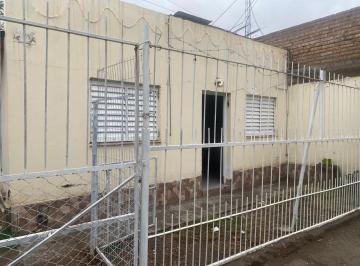 Casa · 60m² · 3 Ambientes · 1 Cochera · Alquiler Casa Dos Dorm.