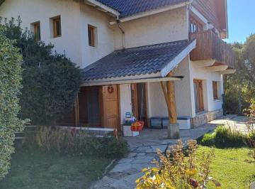 Casa · 338m² · 5 Dormitorios · 1 Cochera · Casa en San Carlos de Bariloche