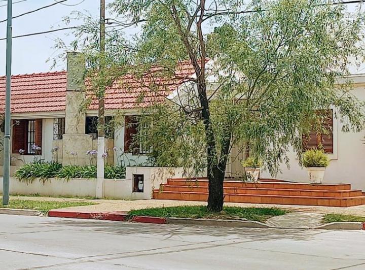Casa · 450m² · 6 Dormitorios · 3 Cocheras