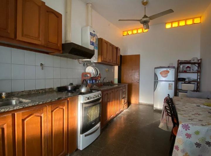 Casa · 180m² · 6 Ambientes · 2 Cocheras