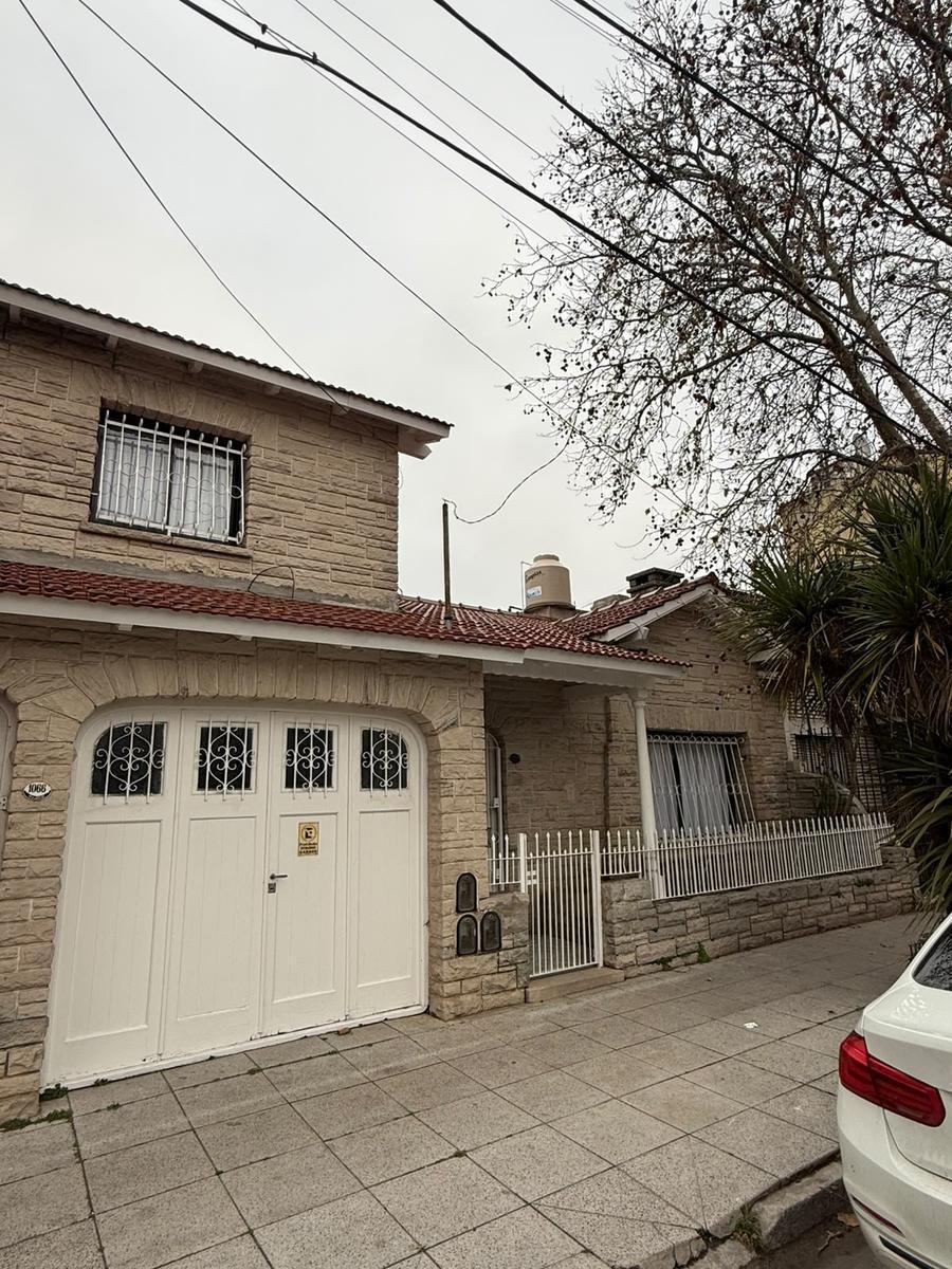 Chalet 4 amb, 150m² con garaje — La Perla Norte