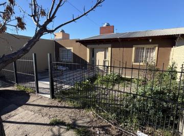 Casa · 120m² · 4 Ambientes · 1 Cochera · Casa en Viedma