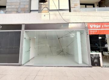 Local comercial · 35m² · Local en Alquiler - 35 m² con Baño - Frente Vidriado - Excelente Ubicación