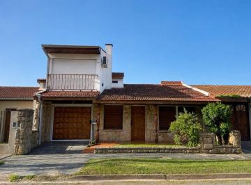 Casa · 150m² · 4 Ambientes · 2 Cocheras · Casa de 4 Ambientes - Barrio Aeronáutico - Ituzaingó