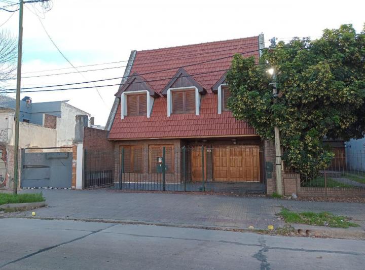Casa · 320m² · 5 Ambientes · 3 Cocheras