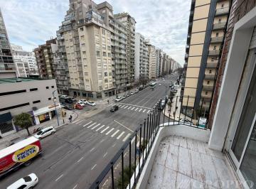 Departamento · 90m² · 4 Ambientes · Piso 4 Ambientes a La Calle con 2 Balcones Reciclado