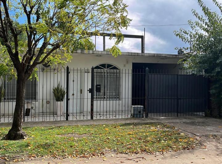 Casa · 100m² · 3 Ambientes · 2 Cocheras