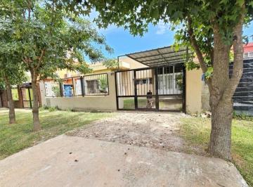 Casa · 158m² · 5 Ambientes · 1 Cochera · Casa de Tres Dorm. y Piscina en Ibarlucea B Los Ceibos