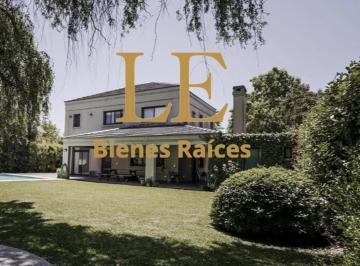 Casa · 254m² · 5 Ambientes · 7 Cocheras · Casa en Venta en Barrio Septiembre, Escobar
