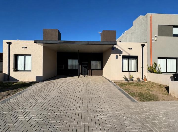 Casa · 65m² · 4 Ambientes · 1 Cochera