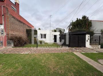Casa · 310m² · Casa en Venta en Berazategui a Reciclar