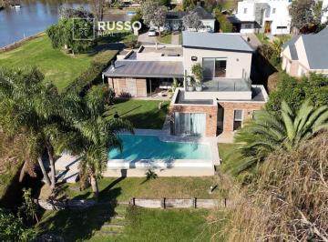 Casa · 240m² · 7 Ambientes · Casa Al Rio en Venta - Barrio San Marco - Villanueva
