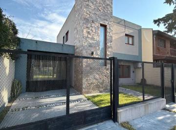 Casa · 168m² · 4 Ambientes · Casa en Barrio Privado